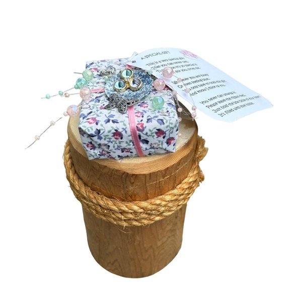 Handcrafted, Embellished, Fabric Wrapped Gift Box - Picture 7 of 8